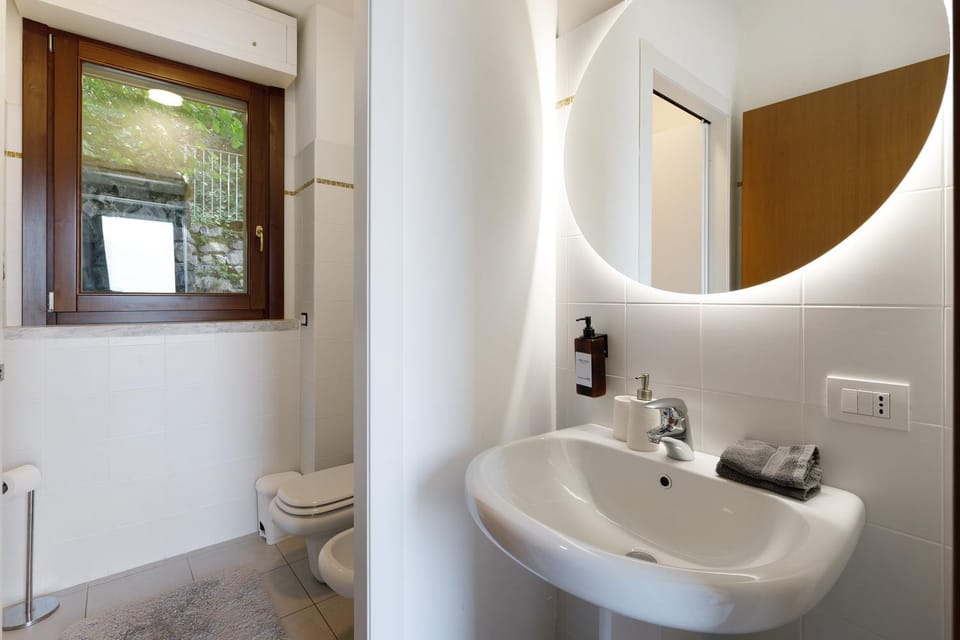 Bathroom, Living room