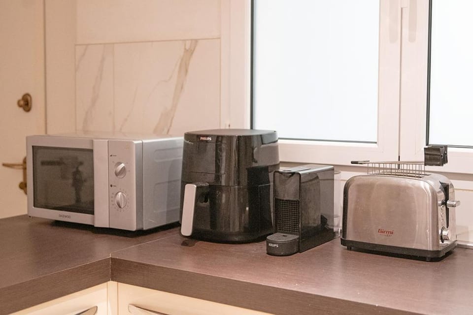 microwave, toaster, kitchen
