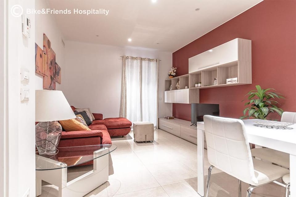 Communal lounge/ TV room, Dining area