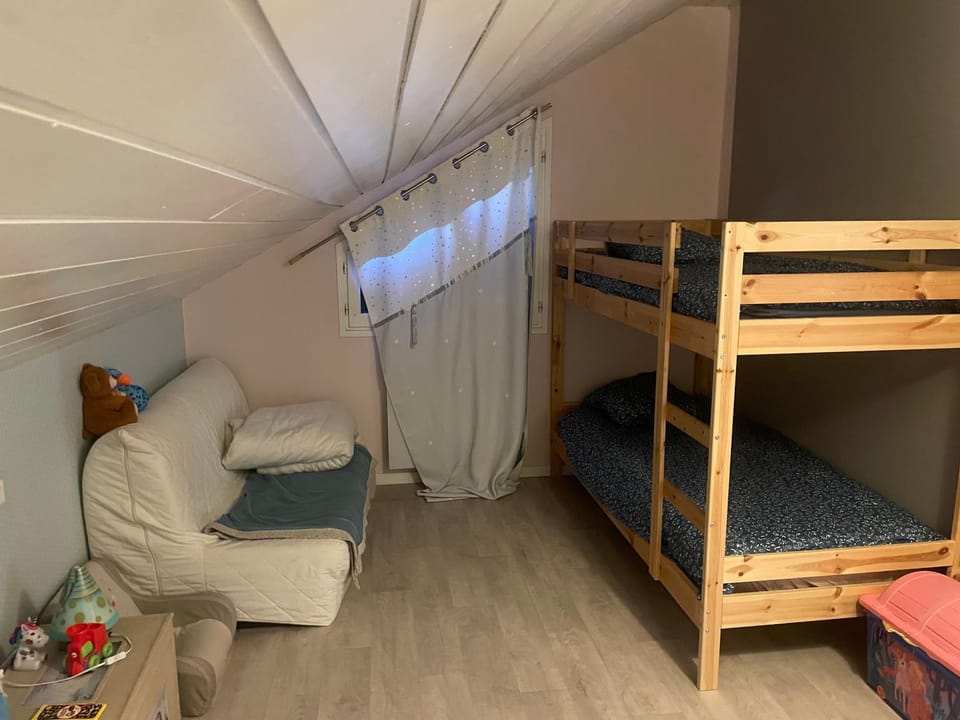 Maison 11personnes calme, emplacement idéal House in Auvergne-Rhône-Alpes