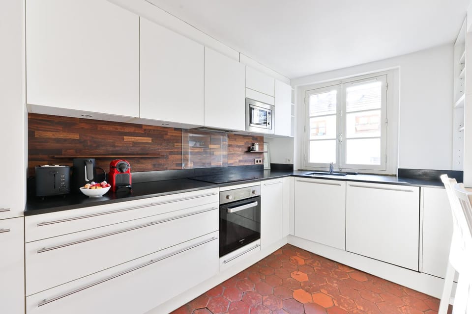 Coffee/tea facilities, Kitchen or kitchenette, oven, stove, toaster