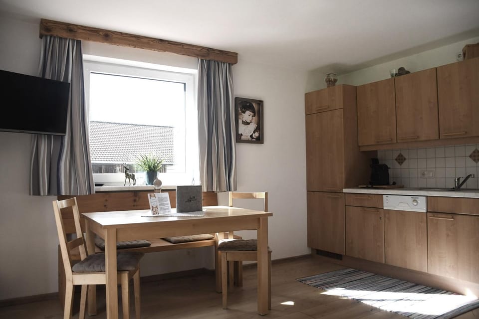 Kitchen or kitchenette, Living room, Dining area, Communal kitchen