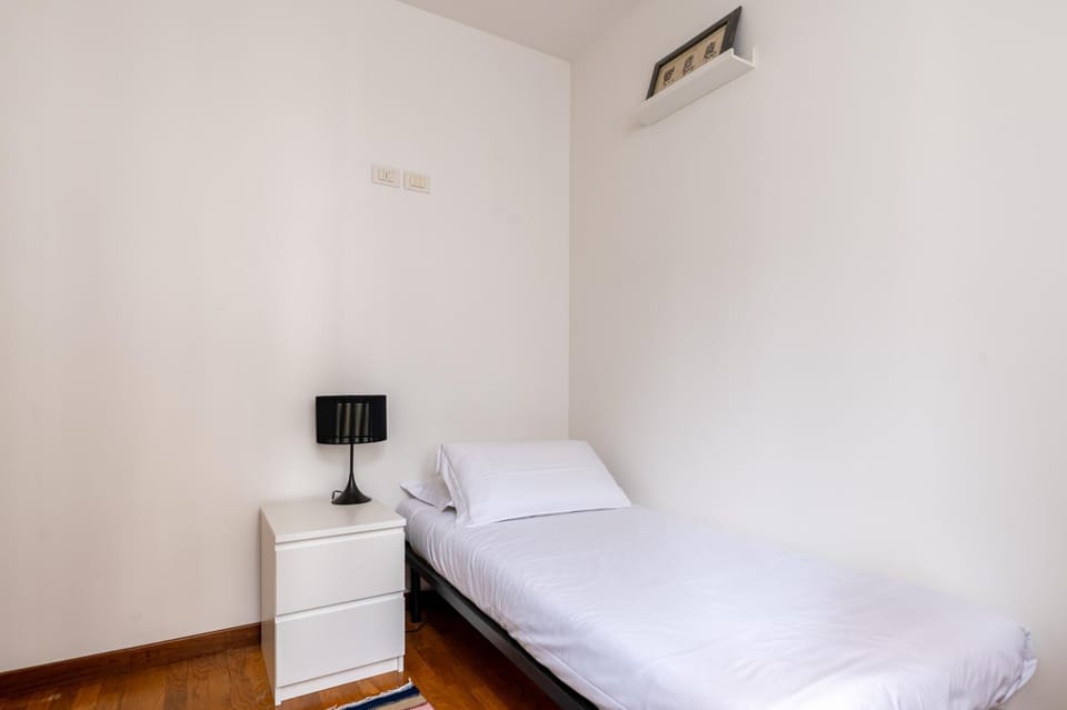 Bed, Photo of the whole room, Bedroom, air conditioner