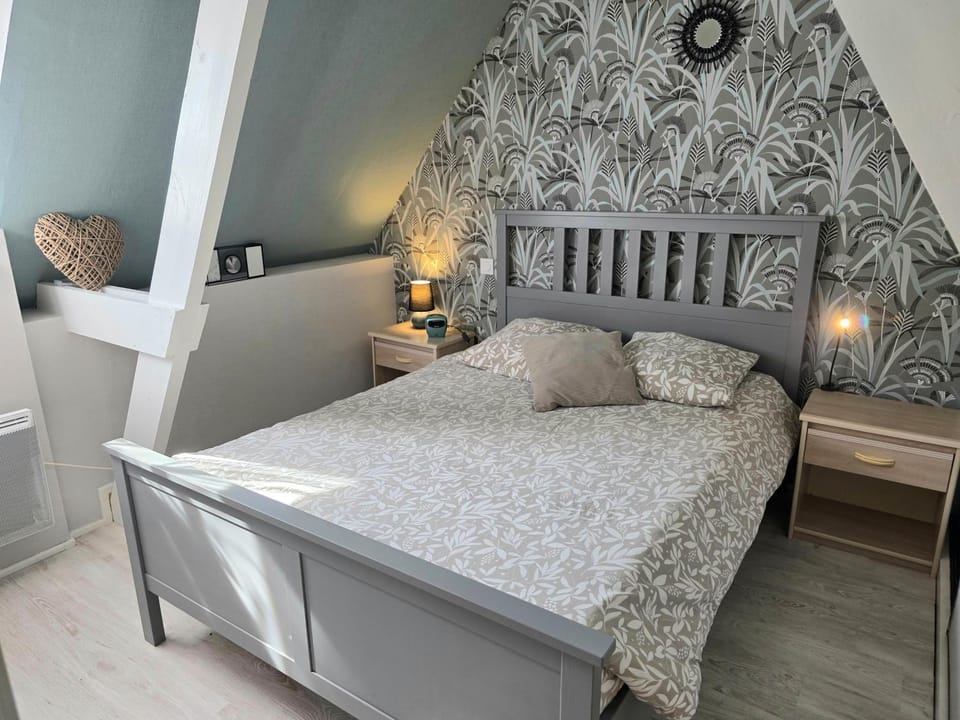 Property building, Living room, Bedroom
