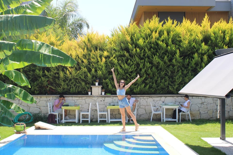 People, Garden, Garden, Guests, Swimming pool