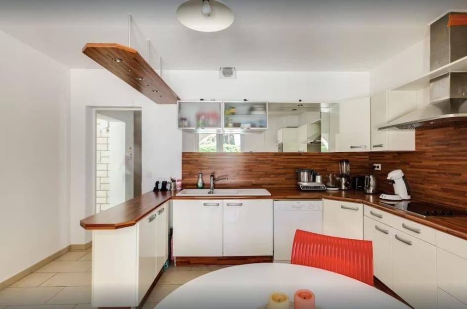 Villa secrète classée 4 étoiles entre vignes & calanques Villa in Cassis