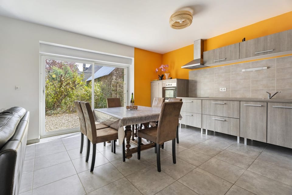 Property building, Kitchen or kitchenette, Living room