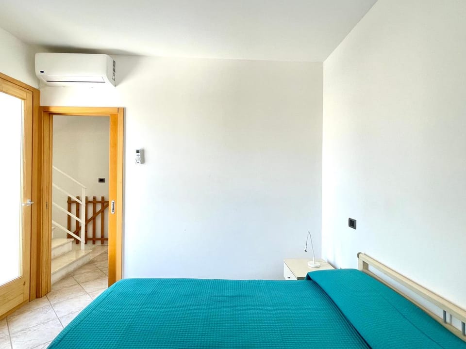 Bedroom, air conditioner