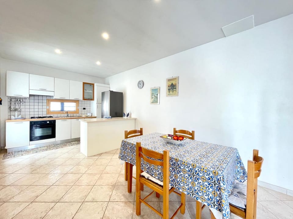 Photo of the whole room, Dining area, Lunch, Lunch, stove, stove