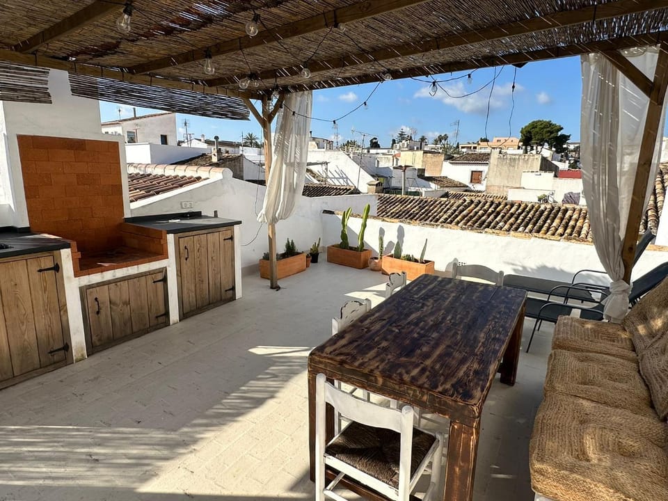 Patio, Day, BBQ facilities, View (from property/room), Balcony/Terrace, Seating area, Dining area
