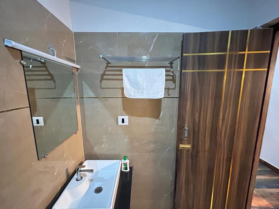 Shower, Bathroom, towels