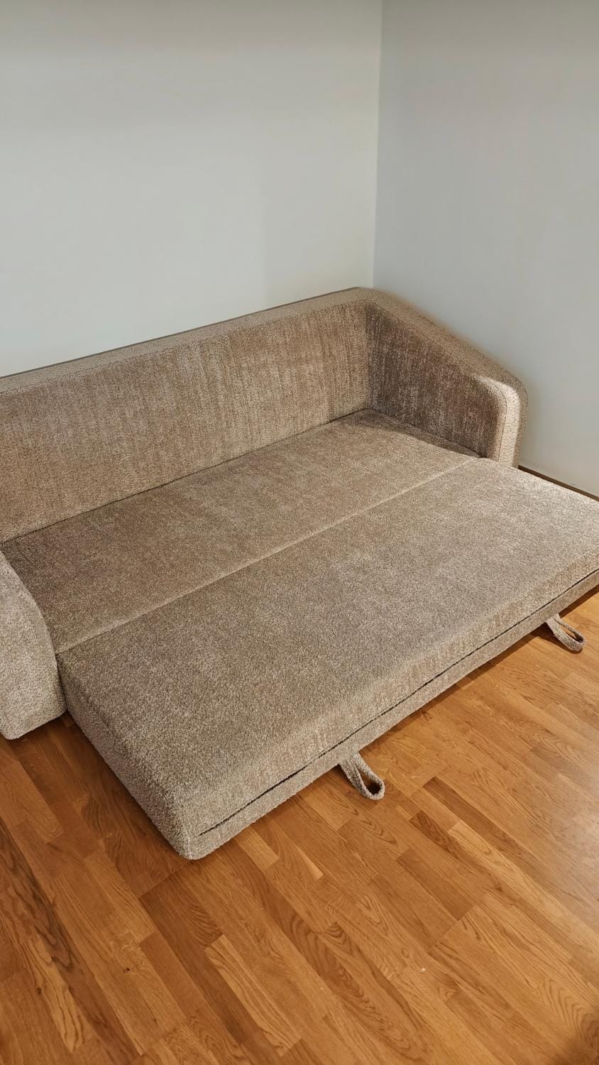 Bed, Living room