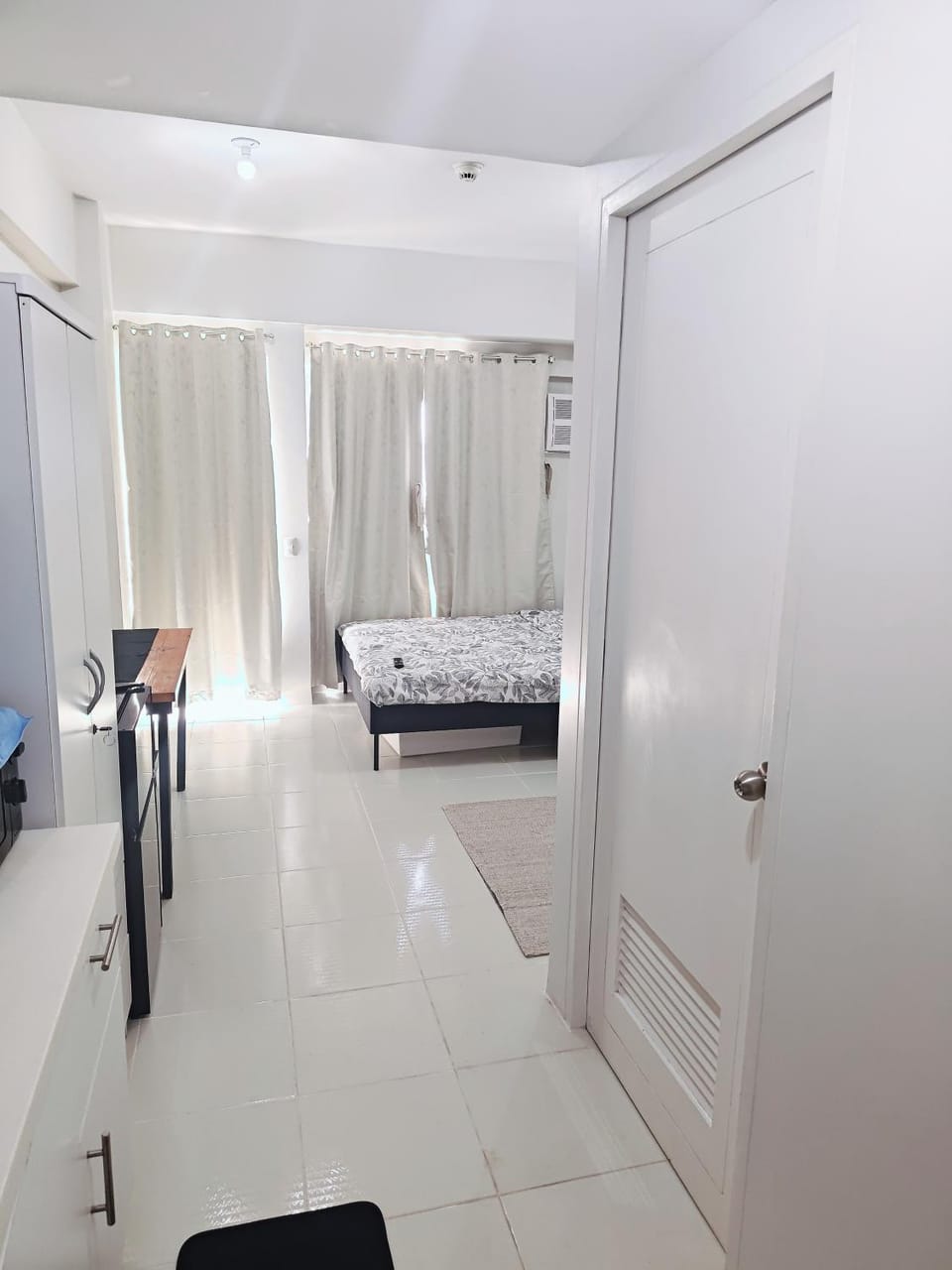 Photo of the whole room, wardrobe