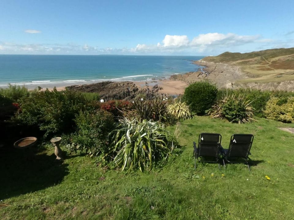 The Rattles beautiful ocean views from tranquil holiday home Apartment in Woolacombe