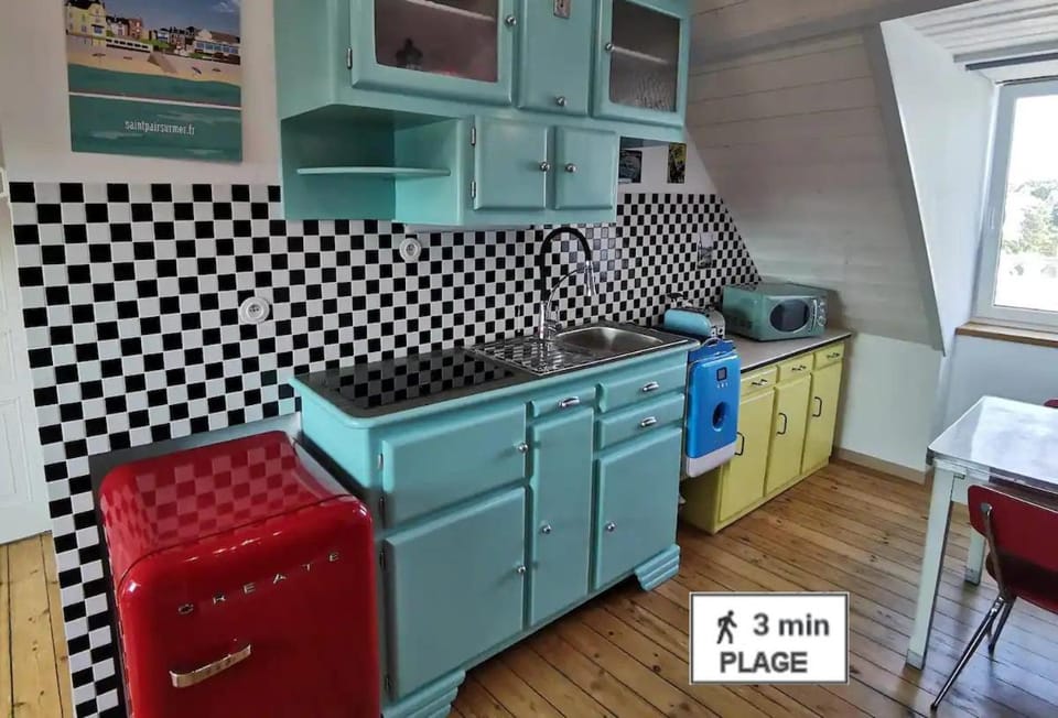 Le Bain de Mer, studio insolite, déco années 50 Apartment in Saint-Pair-sur-Mer