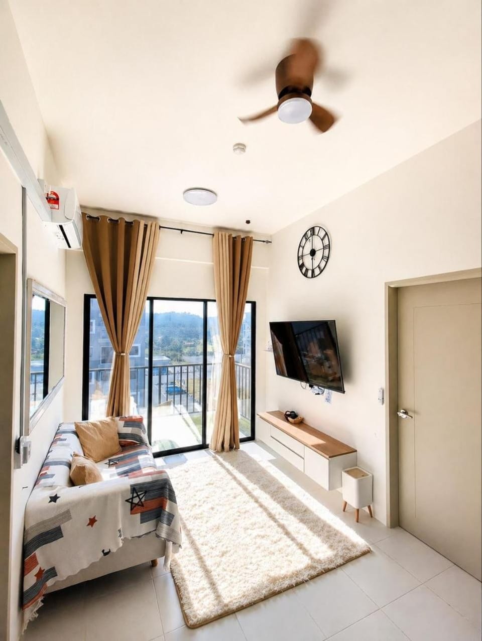 Communal lounge/ TV room, TV and multimedia, Living room, internet, internet, internet, air conditioner