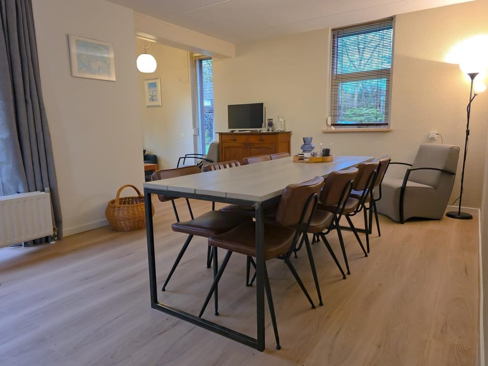 TV and multimedia, Dining area