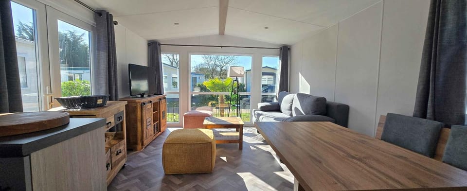 Communal lounge/ TV room, Living room