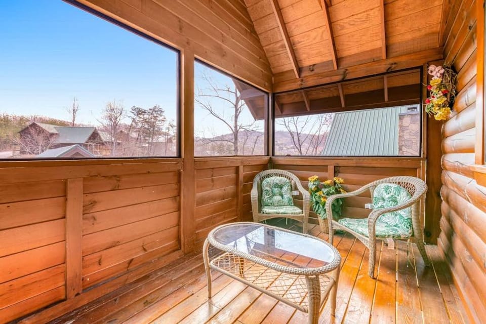 Dog Friendly Cabin Sleeps 2 Hot Tub Near Park Cabin in Pigeon Forge