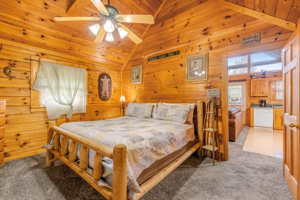 Dog Friendly Cabin Sleeps 2 Hot Tub Near Park Cabin in Pigeon Forge