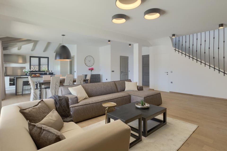 Living room, Seating area, Dining area, kitchen