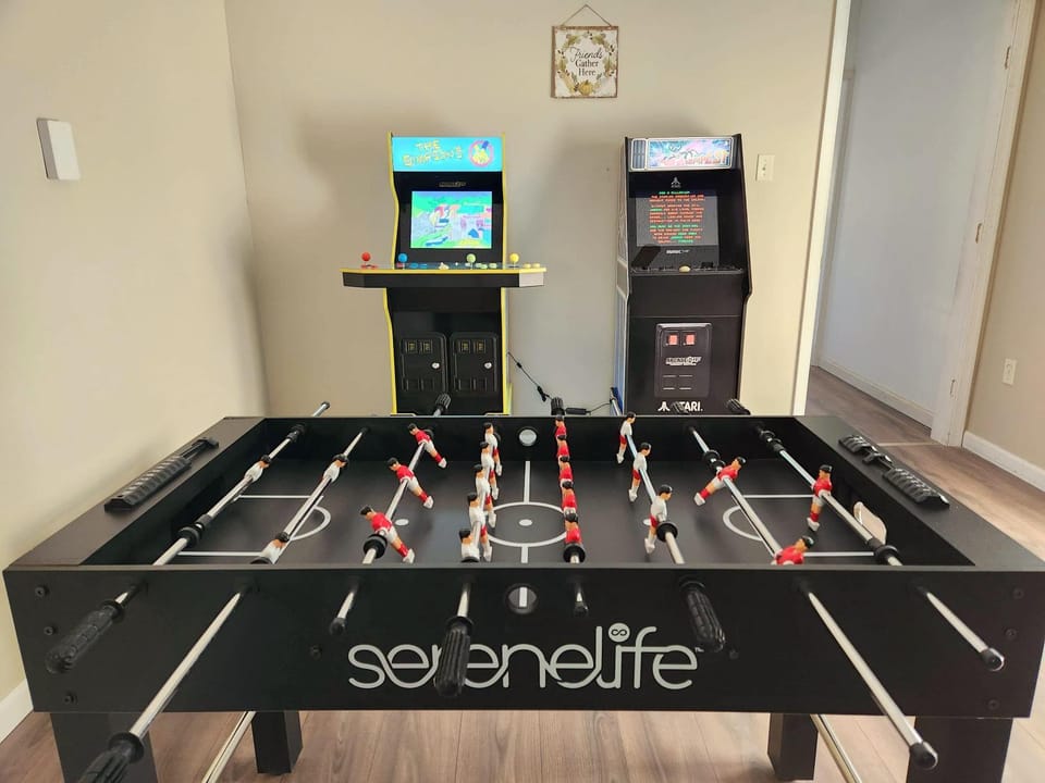 Saltbox Lodge - Game Room - Fireplace and Deck House in Tunkhannock Township
