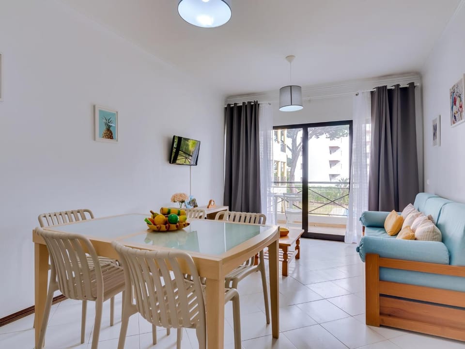 Apartment Topázio in Vilamoura with pool Apartment in Quarteira