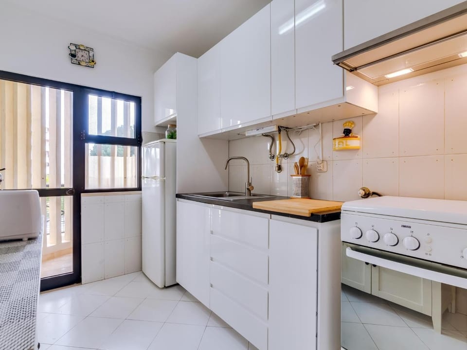 Kitchen or kitchenette, oven