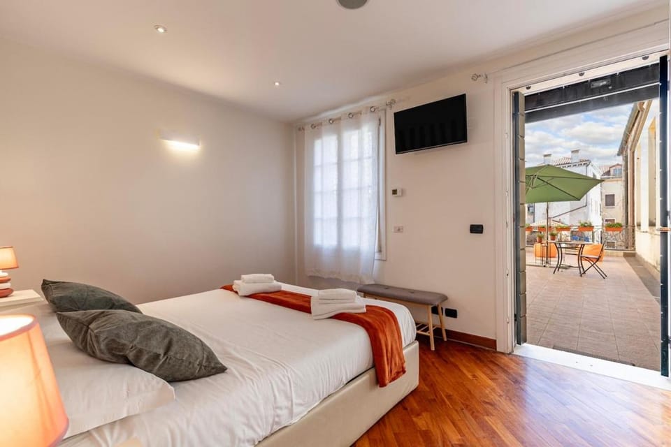 Domus with two terraces and canal view in Dorsoduro Apartment in Venice