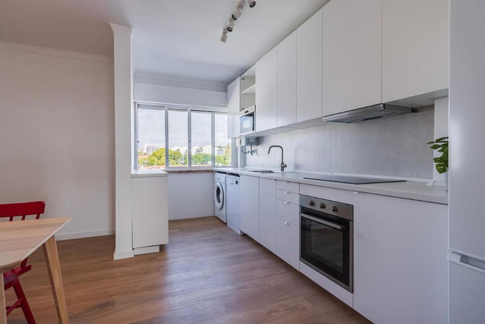 Carcavelos Sun Apartment By Staycalm Apartment in Carcavelos