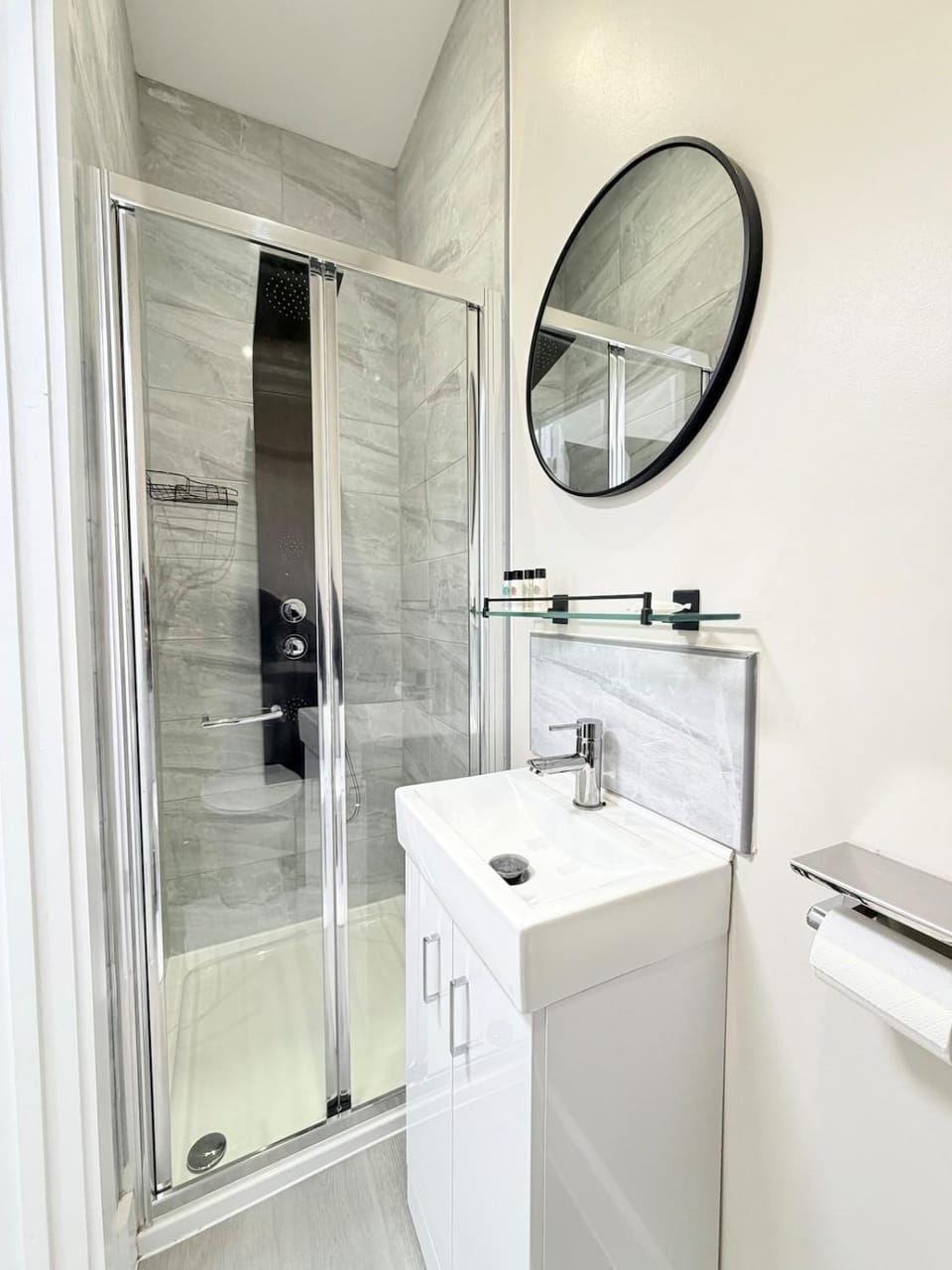 Stylish Compact Studio by the beach Wi-Fi Apartment in Southend-on-Sea