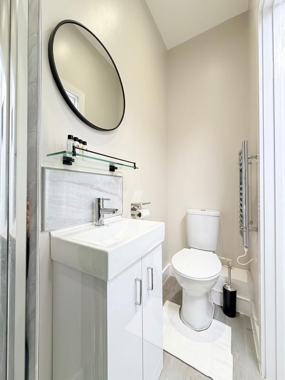 Stylish Compact Studio by the beach Wi-Fi Apartment in Southend-on-Sea