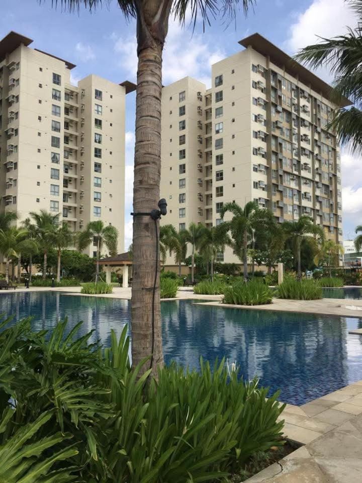 Staycation Lakefront Acacia Apartment in Paranaque