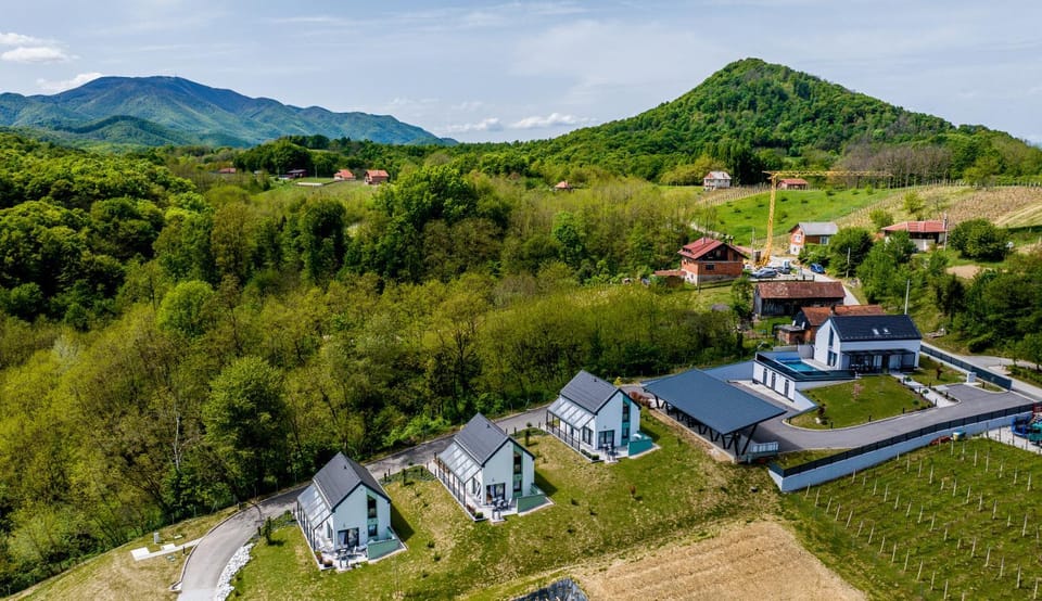 Neighbourhood, Natural landscape