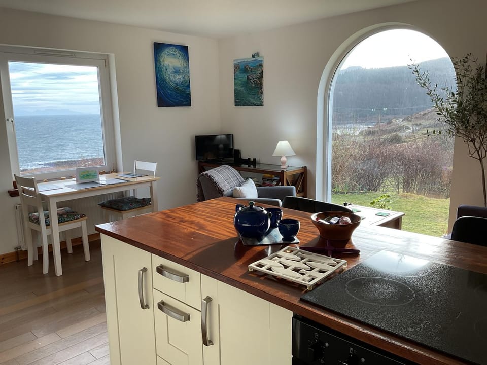 Natural landscape, Kitchen or kitchenette, Dining area, Mountain view
