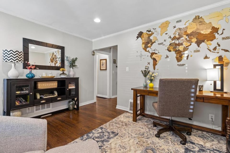 Jefferson St Cottage - Large Home w Fenced Yard House in Kansas City