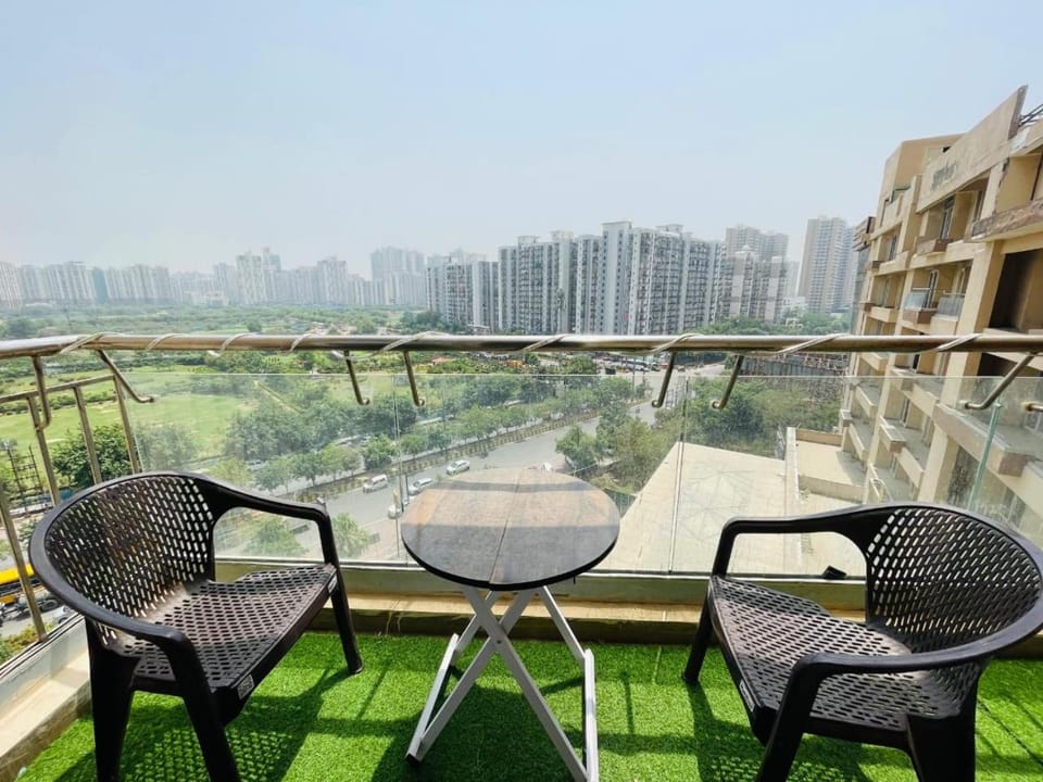 Couples Friendly Flat in Noida Apartment in Noida