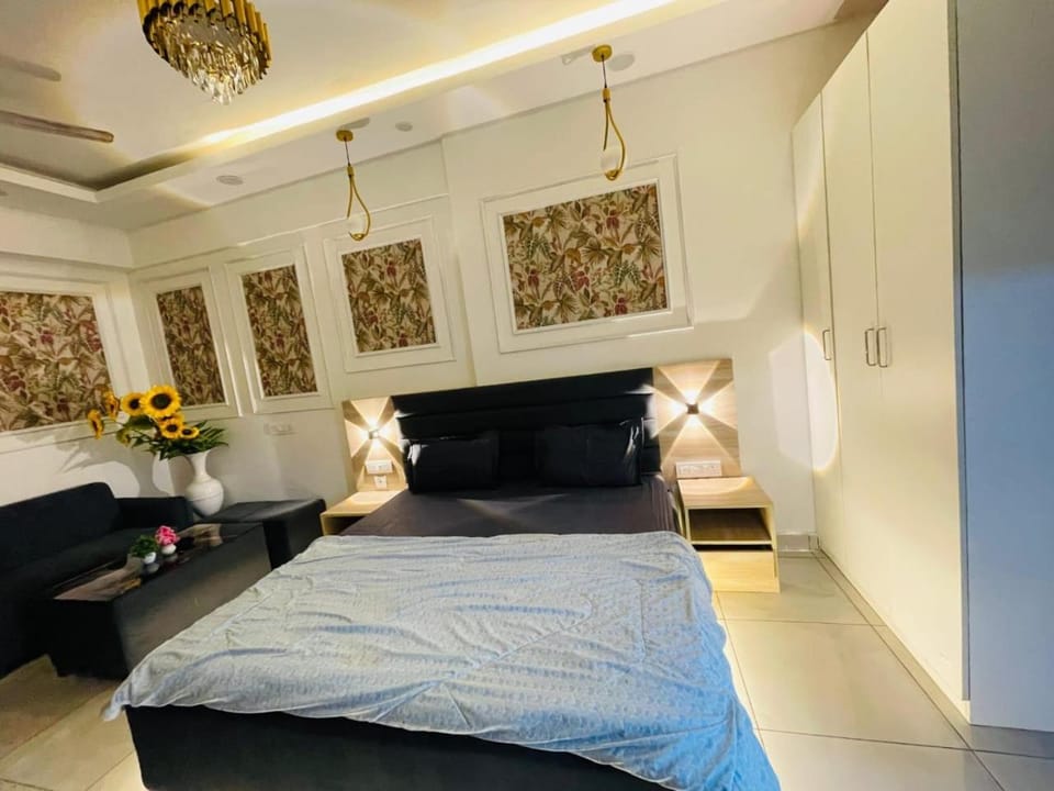 Couples Friendly Flat in Noida Apartment in Noida