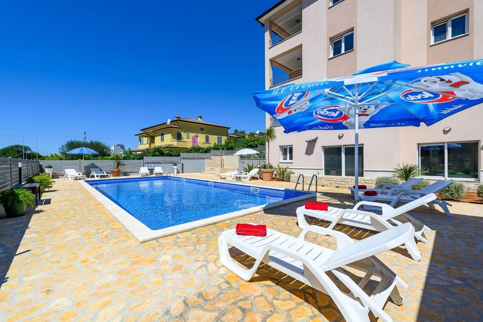 Balcony/Terrace, Swimming pool