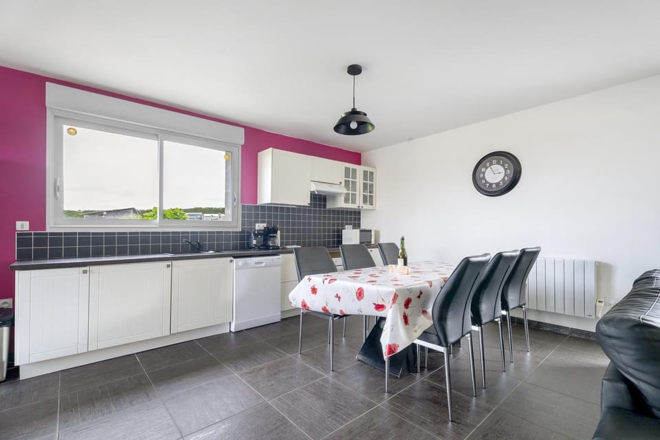 Property building, Kitchen or kitchenette, Living room