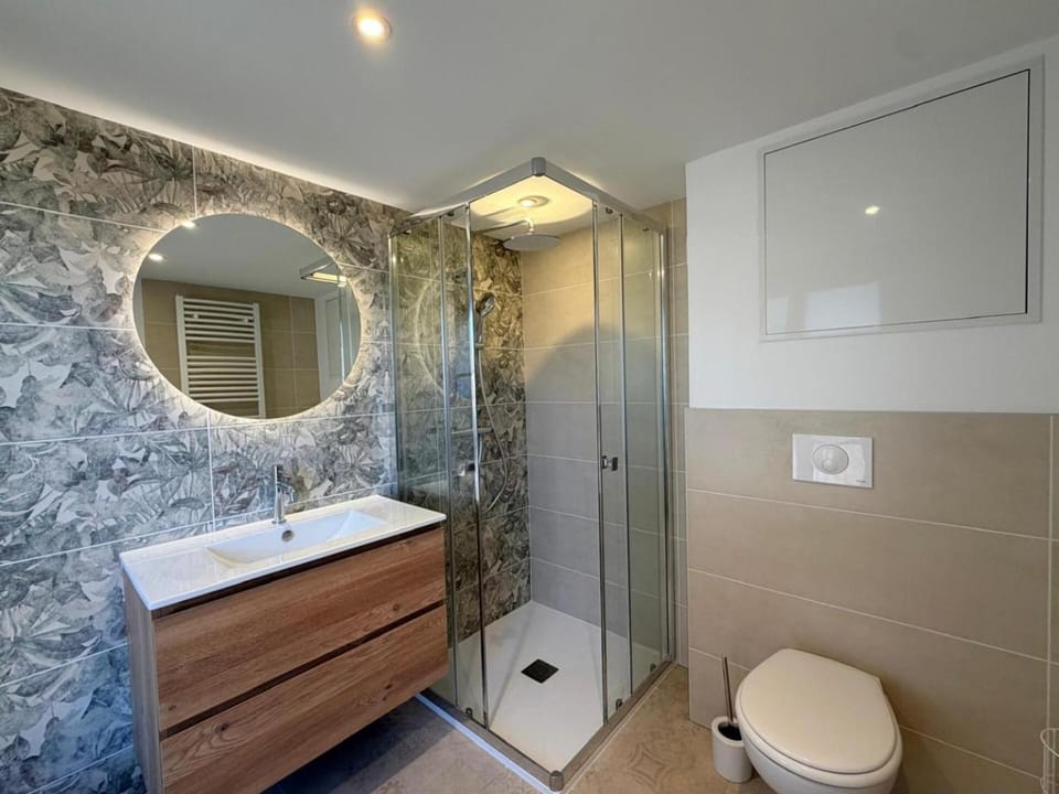 Shower, Toilet, Bathroom