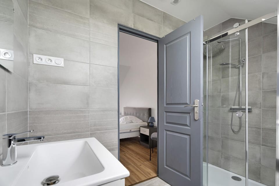 Bathroom, Living room