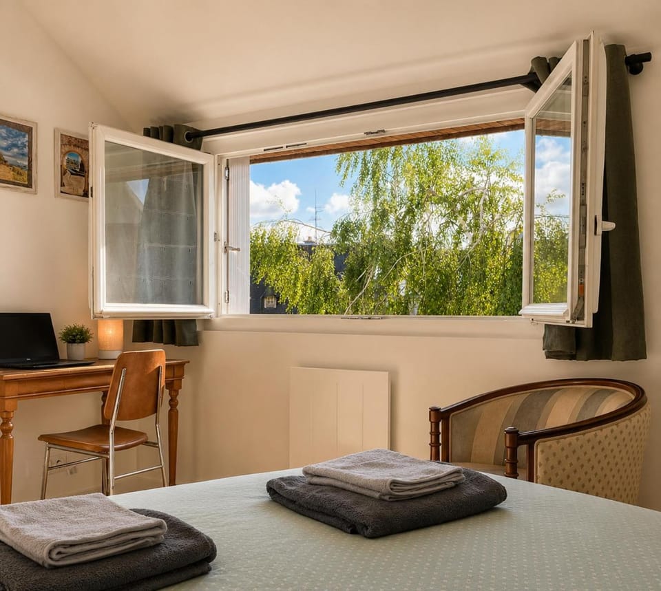 Seating area, Bedroom