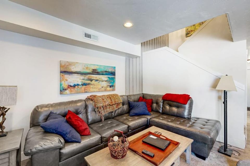 Dog-friendly townhome with hot tub tennis & private balcony House in Wasatch County