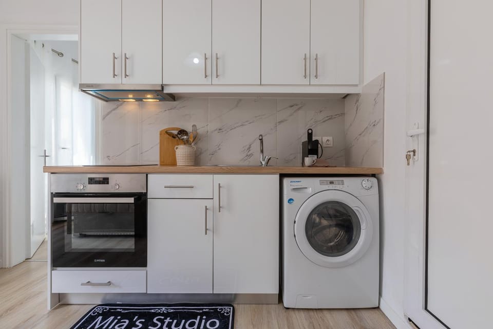 Kitchen or kitchenette, washing machine