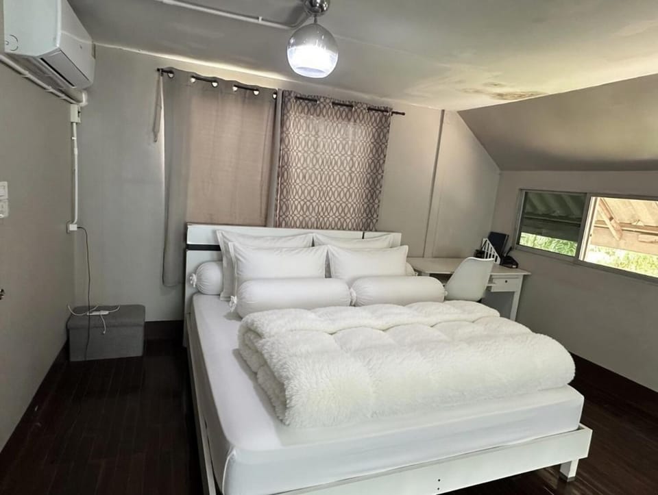 Spacious 70sqm Jungle Loft Peaceful Green Escape Apartment in Bangkok