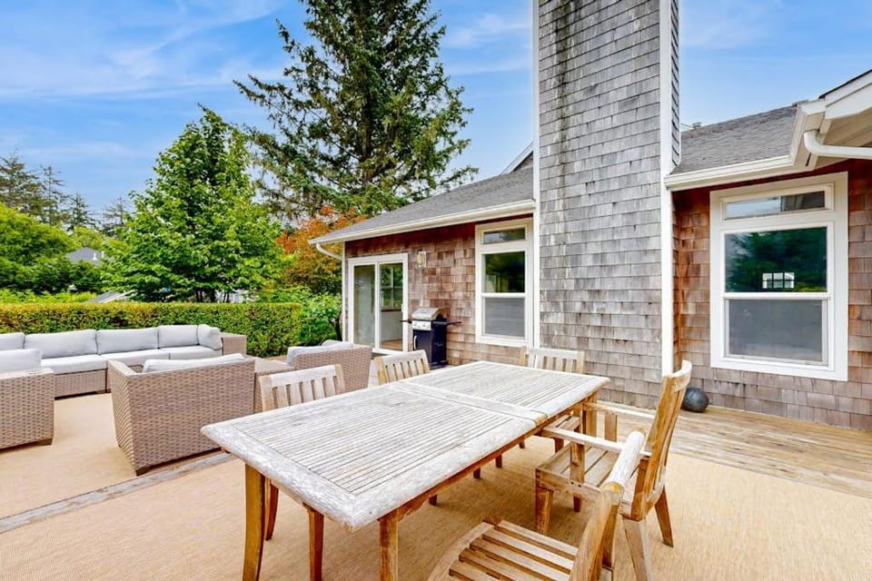 Cozy Family Beach House in Gearhart Oregon - Your Perfect Coastal Retreat House in Gearhart
