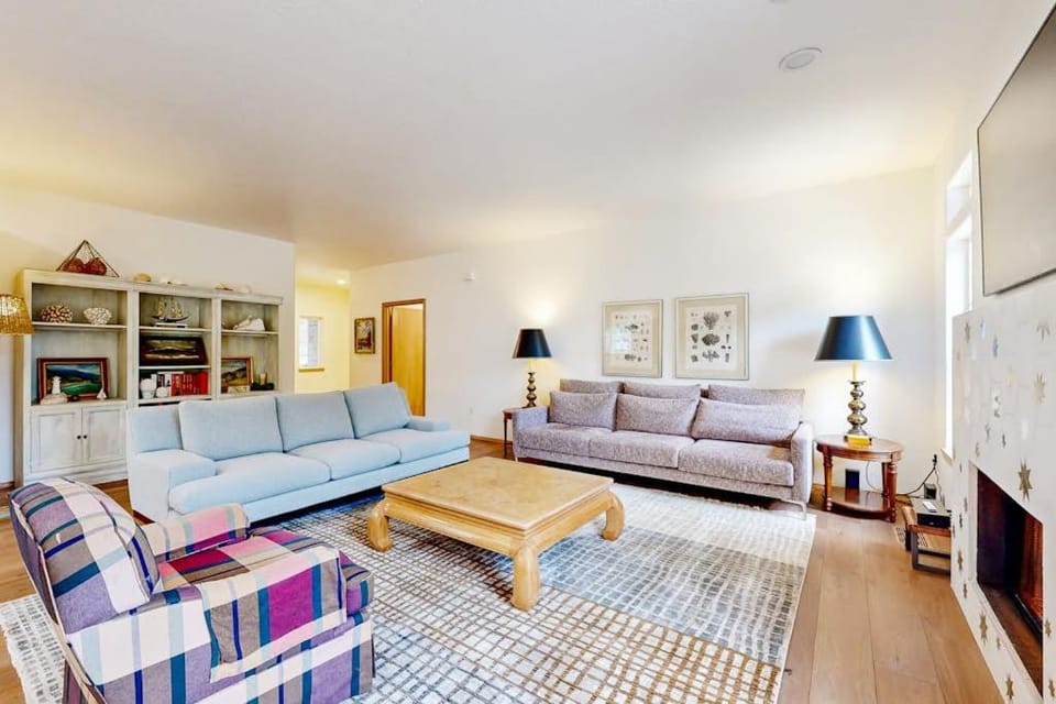 Cozy Family Beach House in Gearhart Oregon - Your Perfect Coastal Retreat House in Gearhart