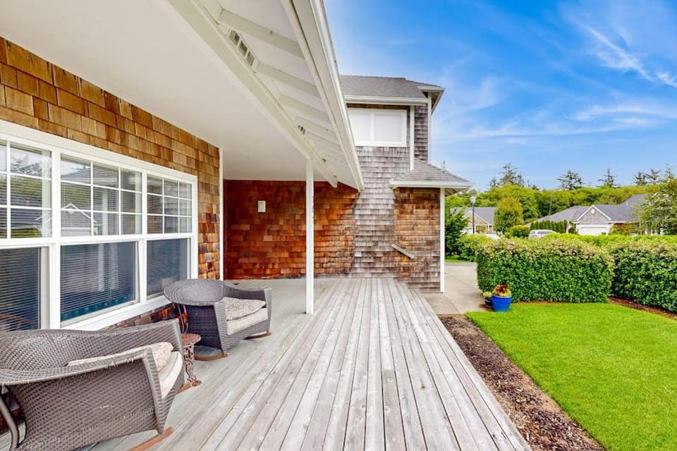 Cozy Family Beach House in Gearhart Oregon - Your Perfect Coastal Retreat House in Gearhart