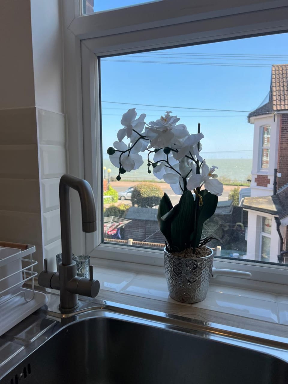 Devon Lodge - Large 3 bed Apartment Sleeps 8 Beach opposite Apartment in Clacton-on-Sea